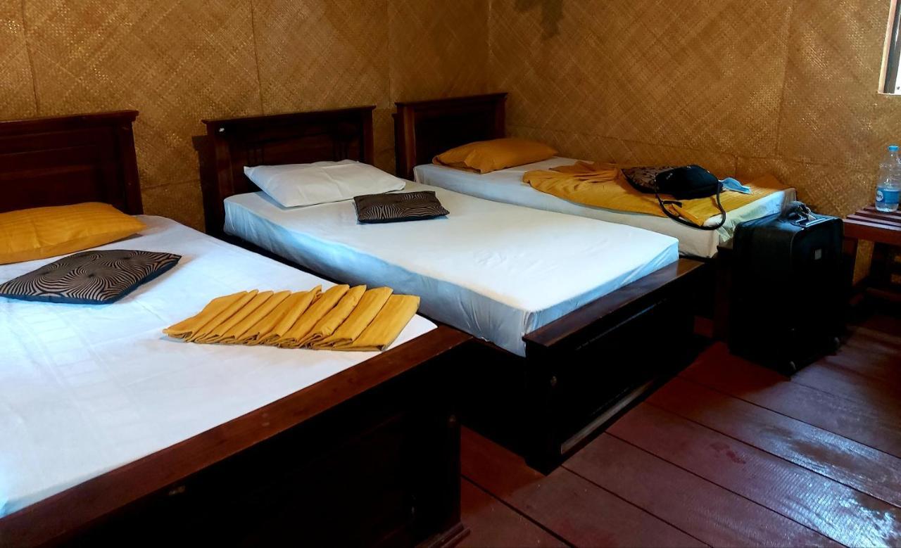 Tree House Hostel Сигирия Экстерьер фото