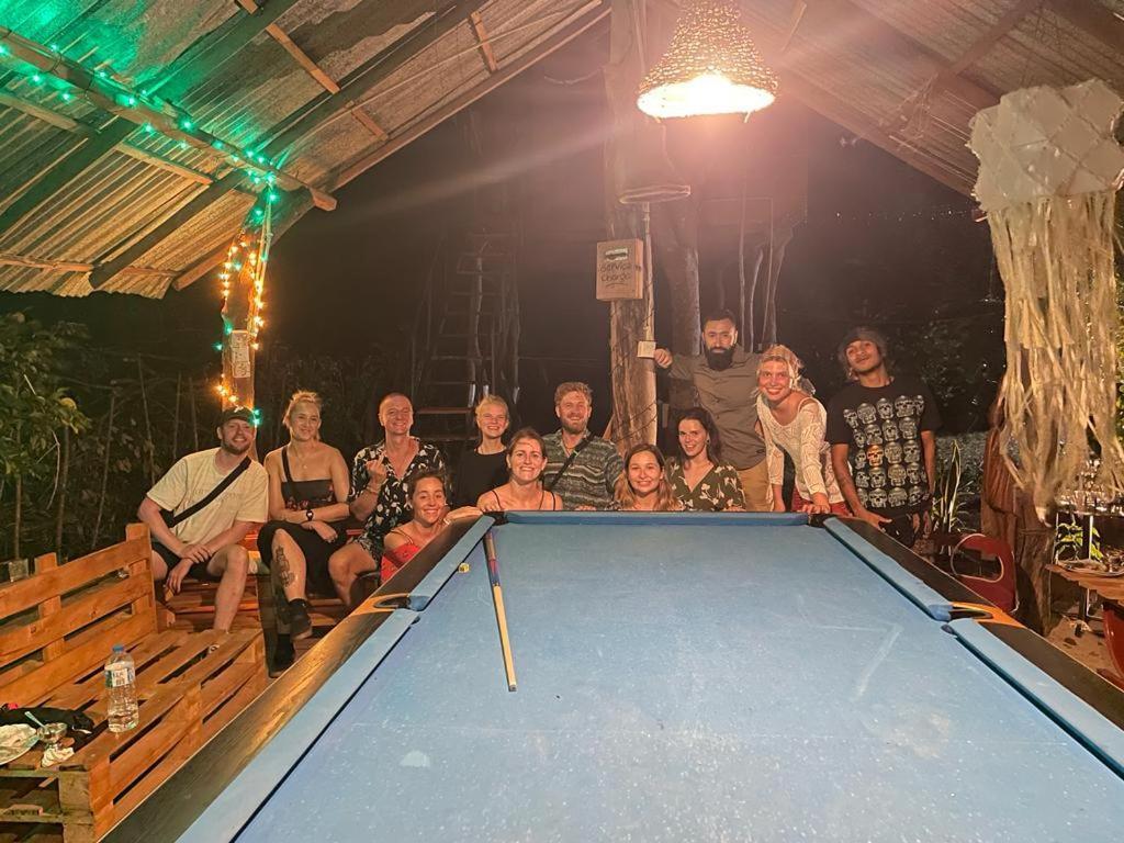 Tree House Hostel Сигирия Экстерьер фото