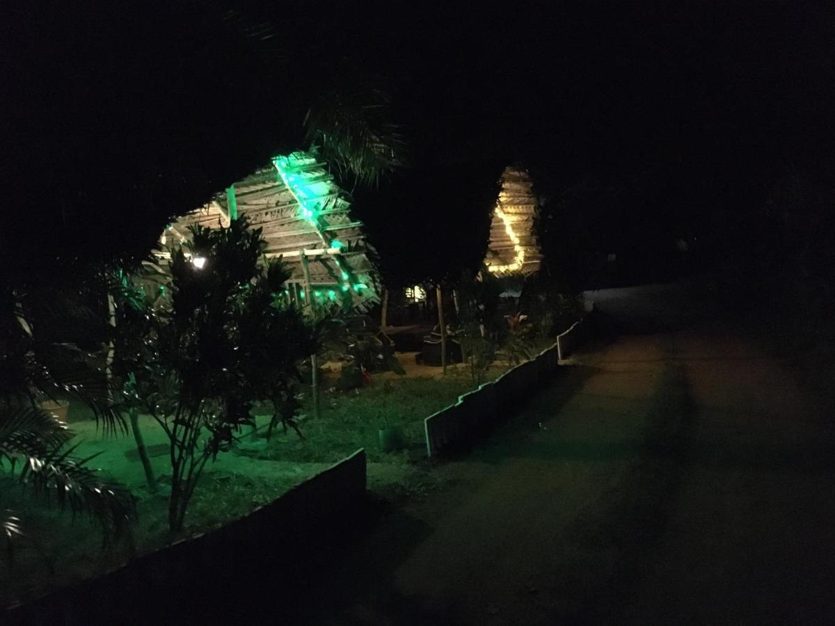 Tree House Hostel Сигирия Экстерьер фото