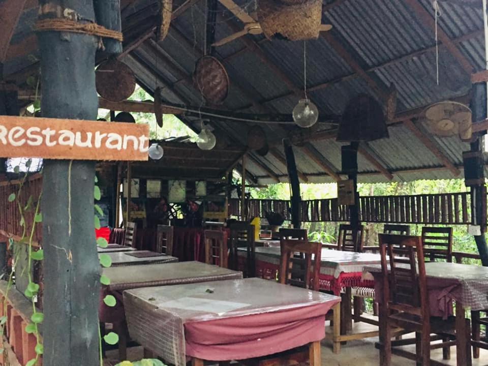 Tree House Hostel Сигирия Экстерьер фото